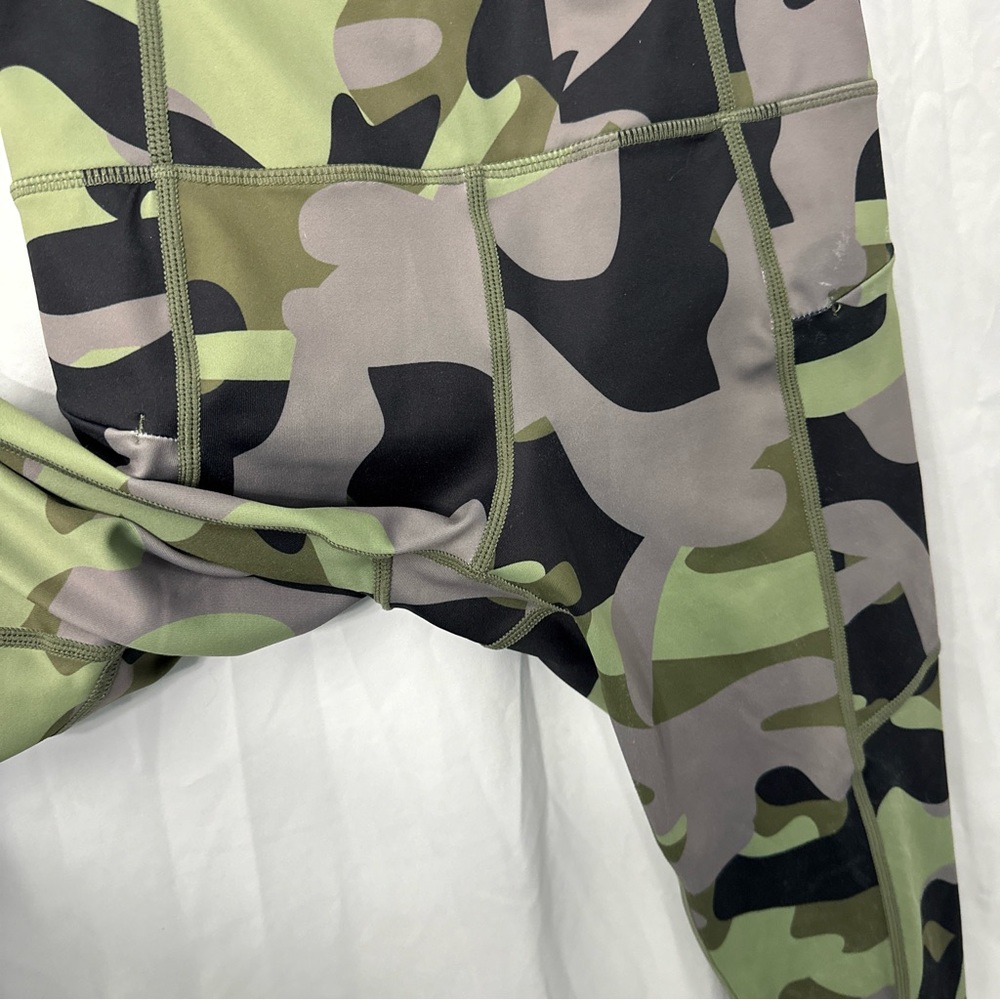 Zyia Active Camo Zipper Pocket Light n Tight 7/8 - Picture 14 of 15